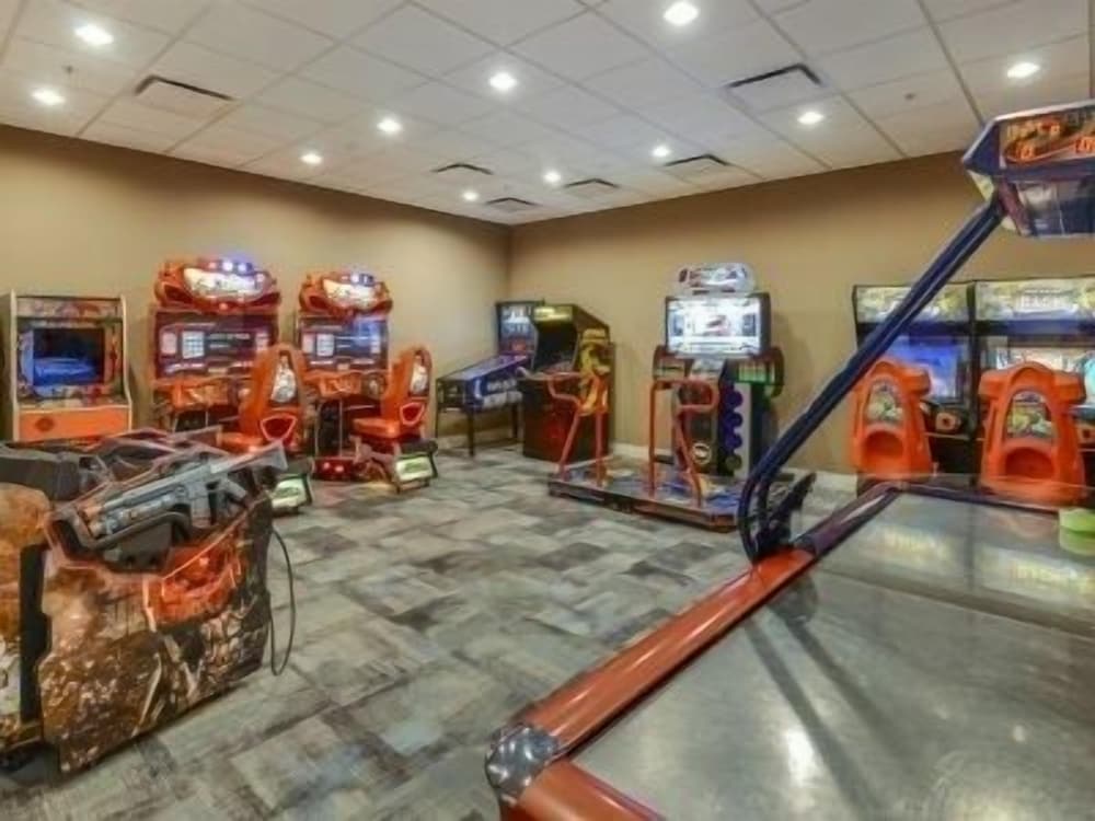 Magical Getaway Near Disney Private Pool + Resort Access, Bbq Grill! 4 Bedroom Townhouse