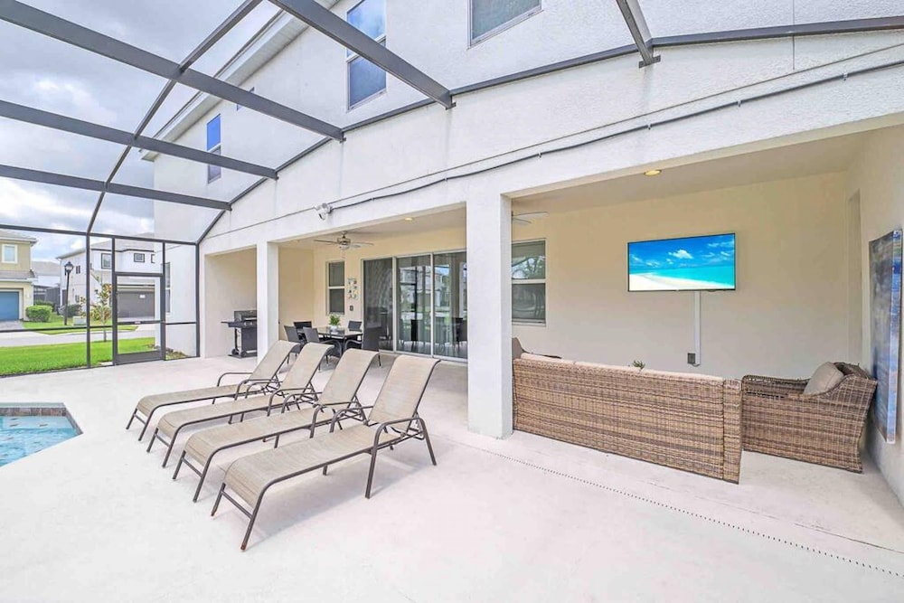 Super Size - 11br Spacious Home w Pool HOT TUB