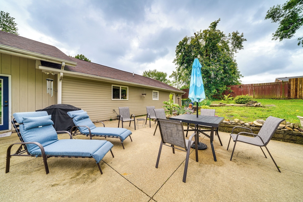 14 Mi to Dtwn Louisville: Holiday Vacation Home!