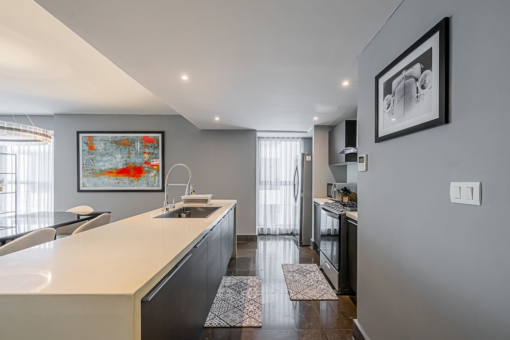 w Majestic 2BR w Perfect Balcony in YOO