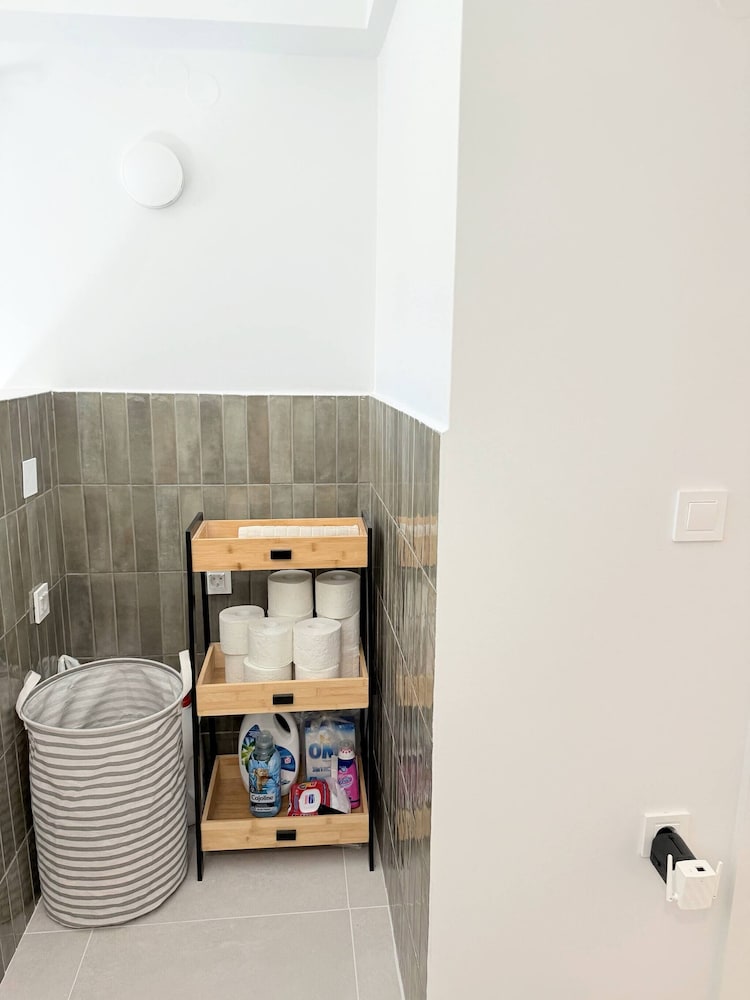 Azure Loft - 3min Walk to Beach, 10min to Old Town