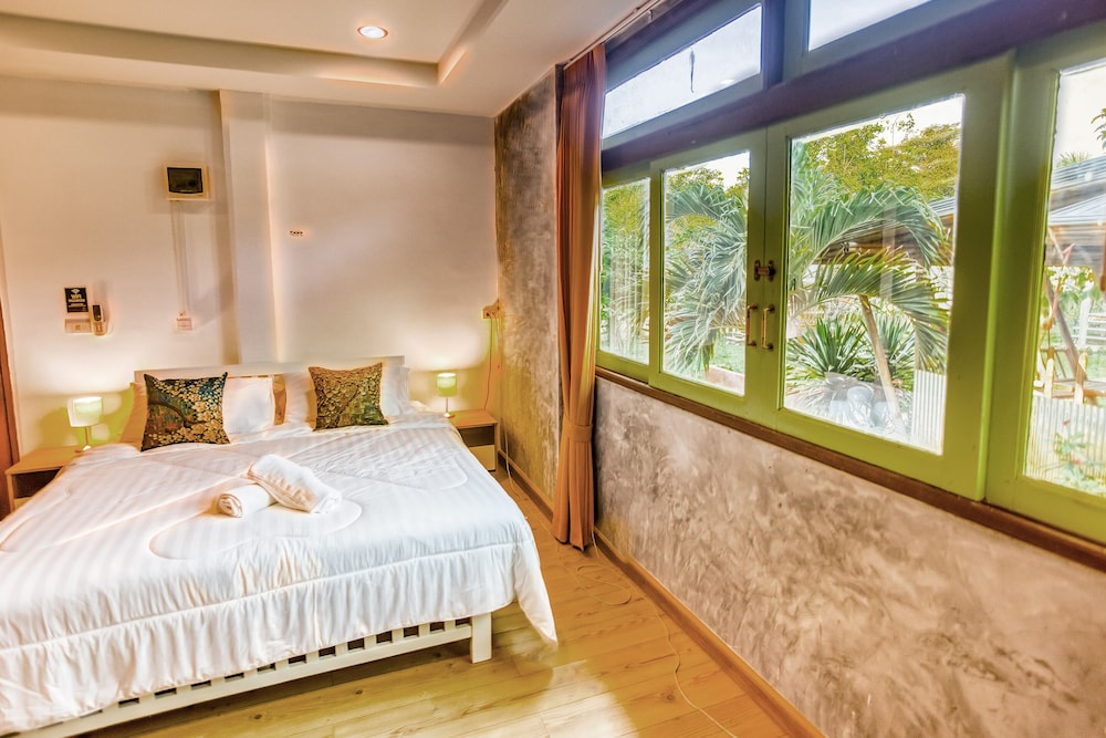 Tonmai Suites