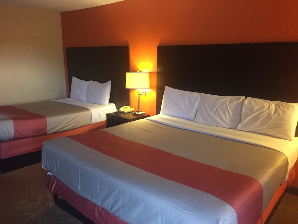 Motel 6 San Antonio, TX - I-10 West view 5