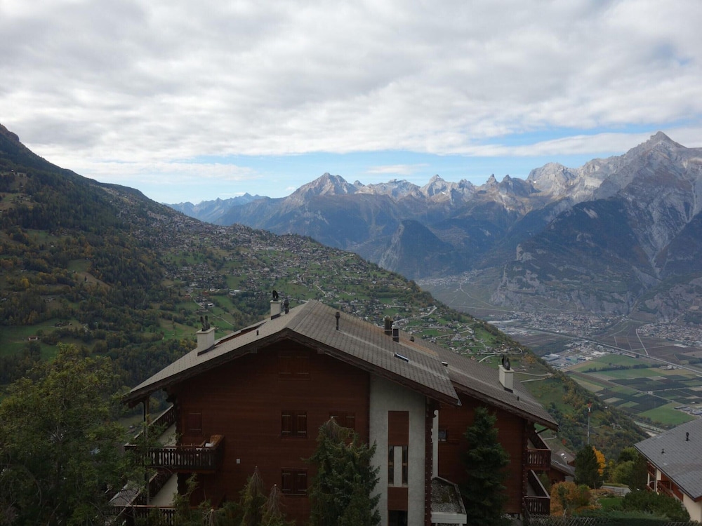 Mountain Apartment With Views