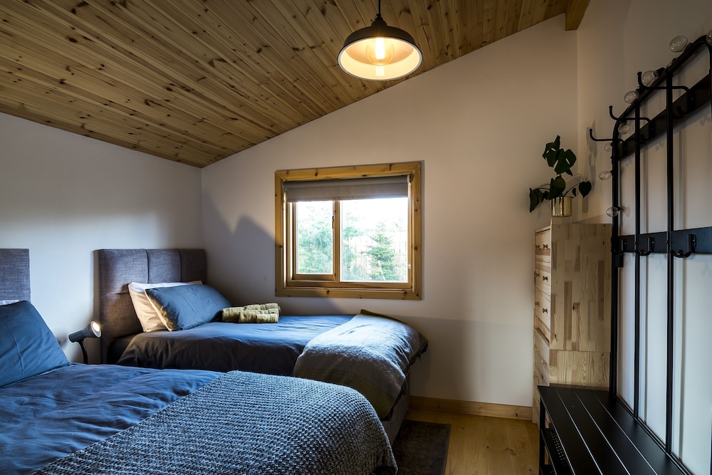 Laurel Lodge - Log Cabin - St Florence view 4