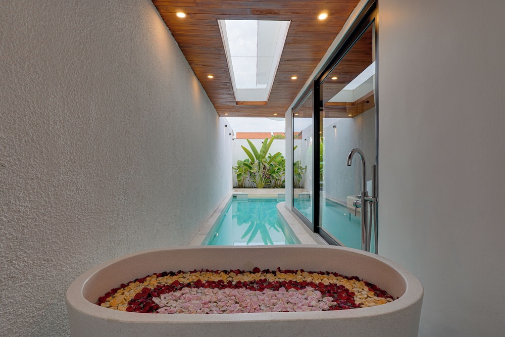 LaLuxe Villa and Residence