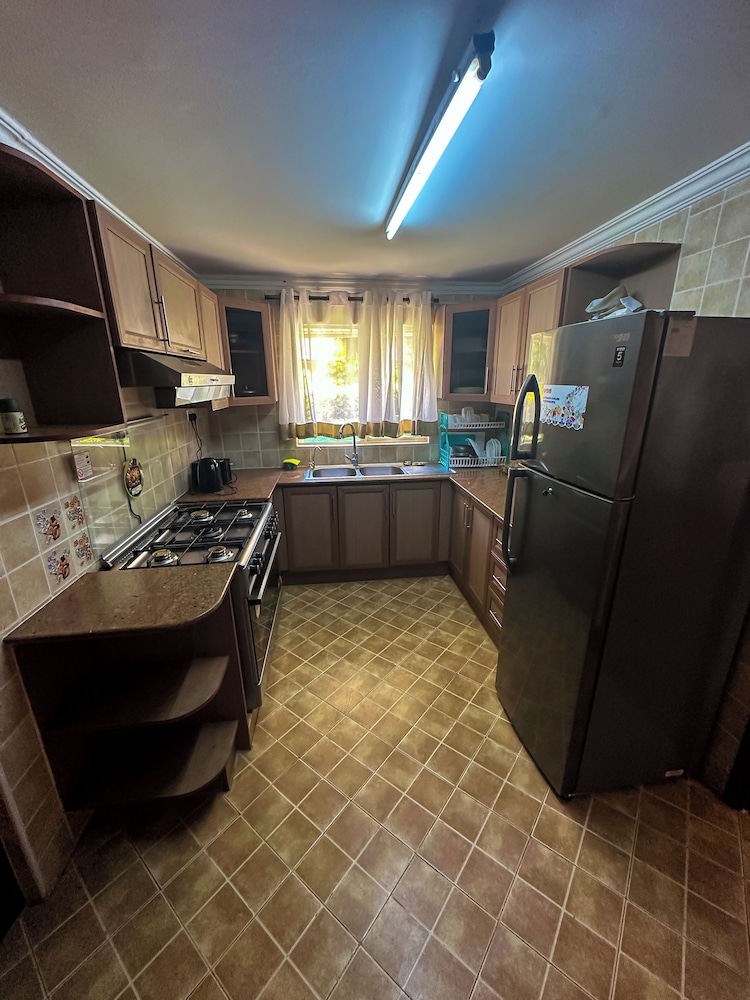 Spacious 4-bedroom with a pool