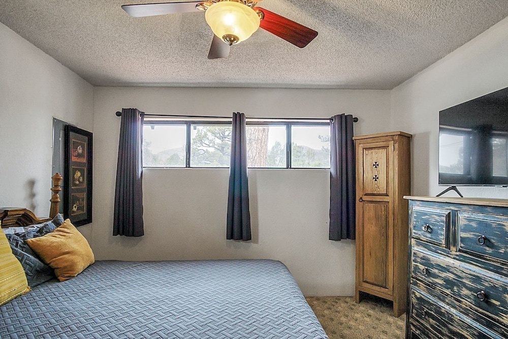 Hummingbird Haven - Charming Ruidoso Retreat 4 Bedroom Home by RedAwning view 5