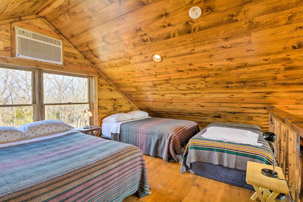 Greenfield Cabin w/ Screened-in Porch & Fire Pit! view 5
