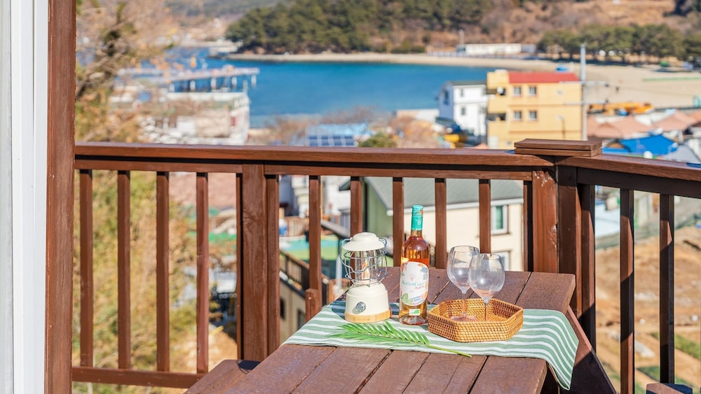 Geoje Come and Stay Pension