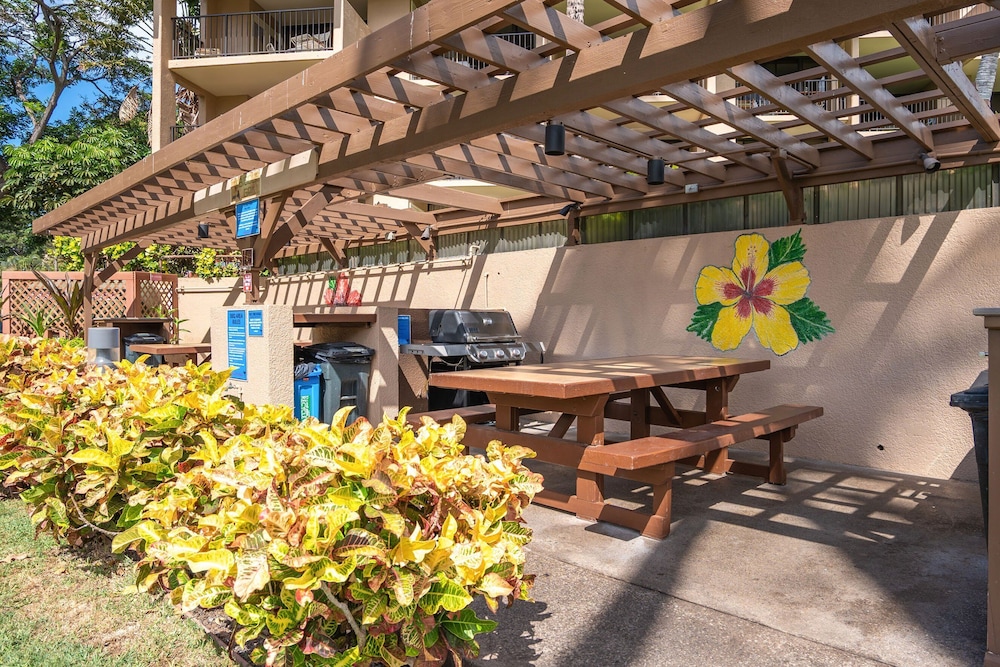 Kamaole Sands 3-406 - Modern Kitchen, Large Lanai, Enclosed Private MB, Split AC