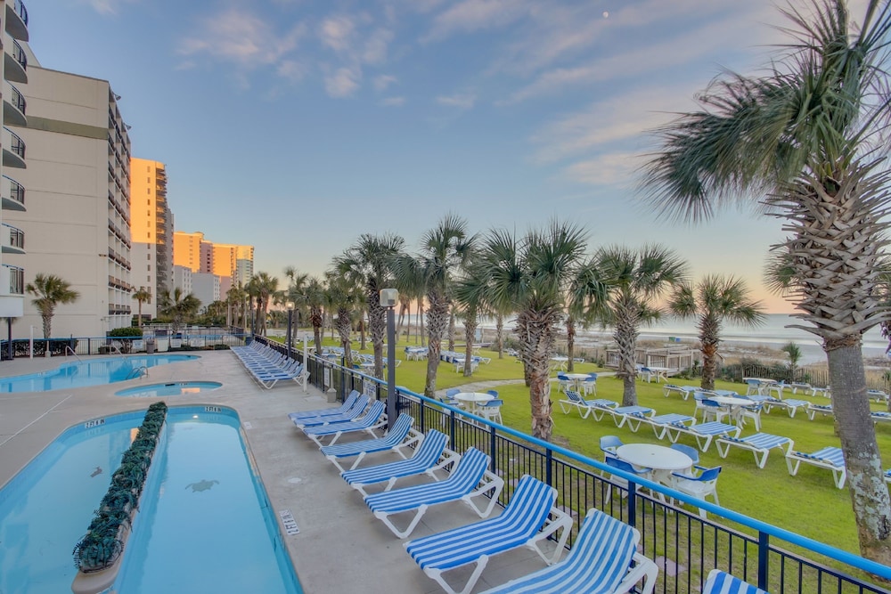Boardwalk Resort by Hosteeva