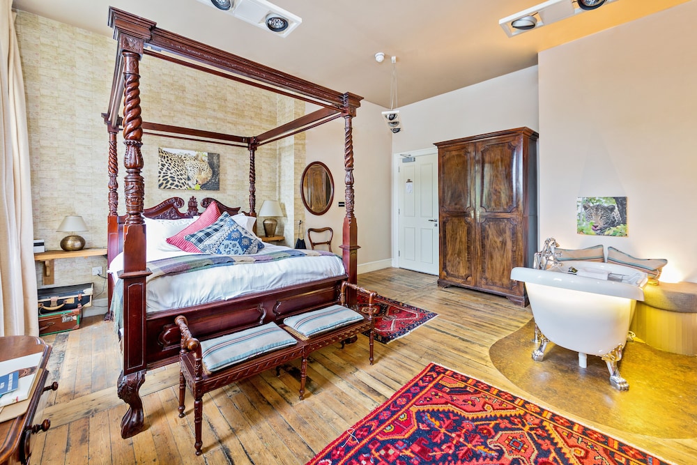 Bedford Vacations - D'Parys - Property Image 6