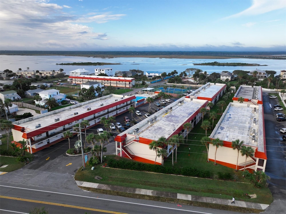 Beachside 2br/2ba Condo w/ Pool, Balcony & Boat Parking in St. Augustine