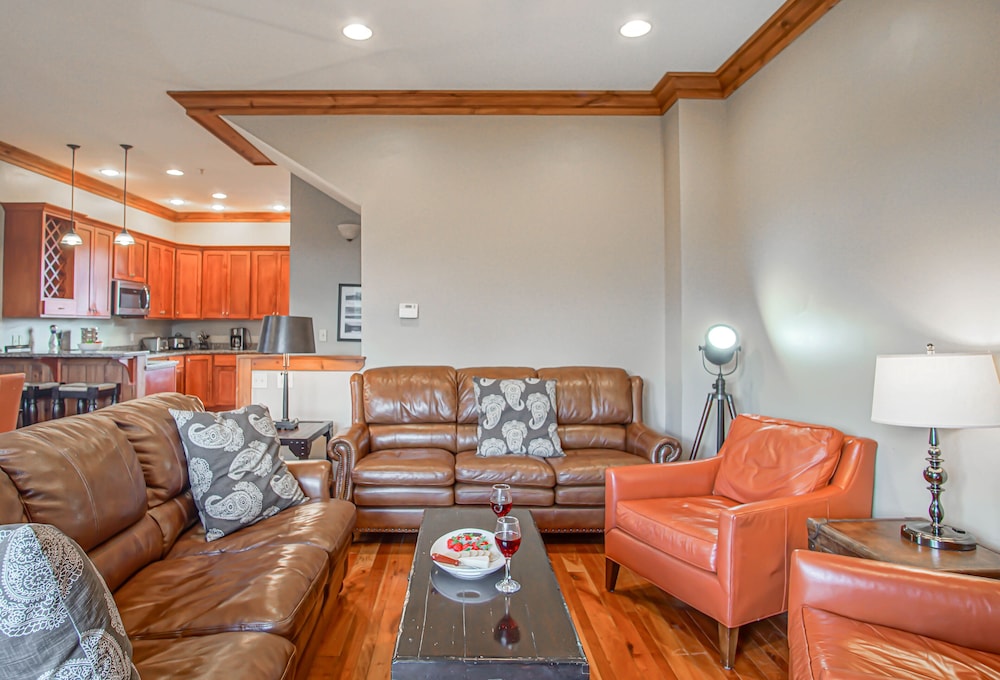 Shays Landing #6: 4 Bedrooms, 4.5 Bath: Pvt Hot Tub, Slope Side