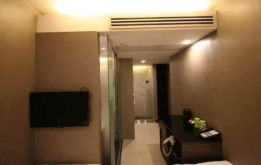 J Link Hotel