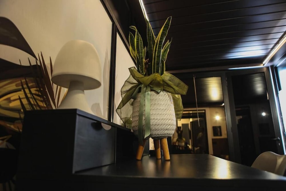 Barneys Club B&b