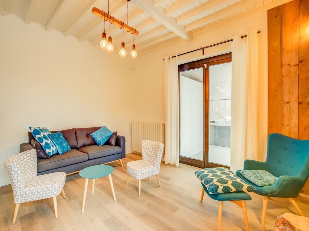 Lush Holiday Home in Vlaanderen With Private Pool