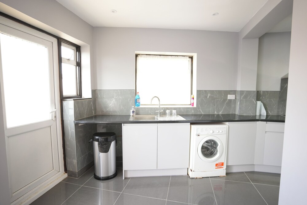 Westwick Gardens Retreat - 4 Bedroom House