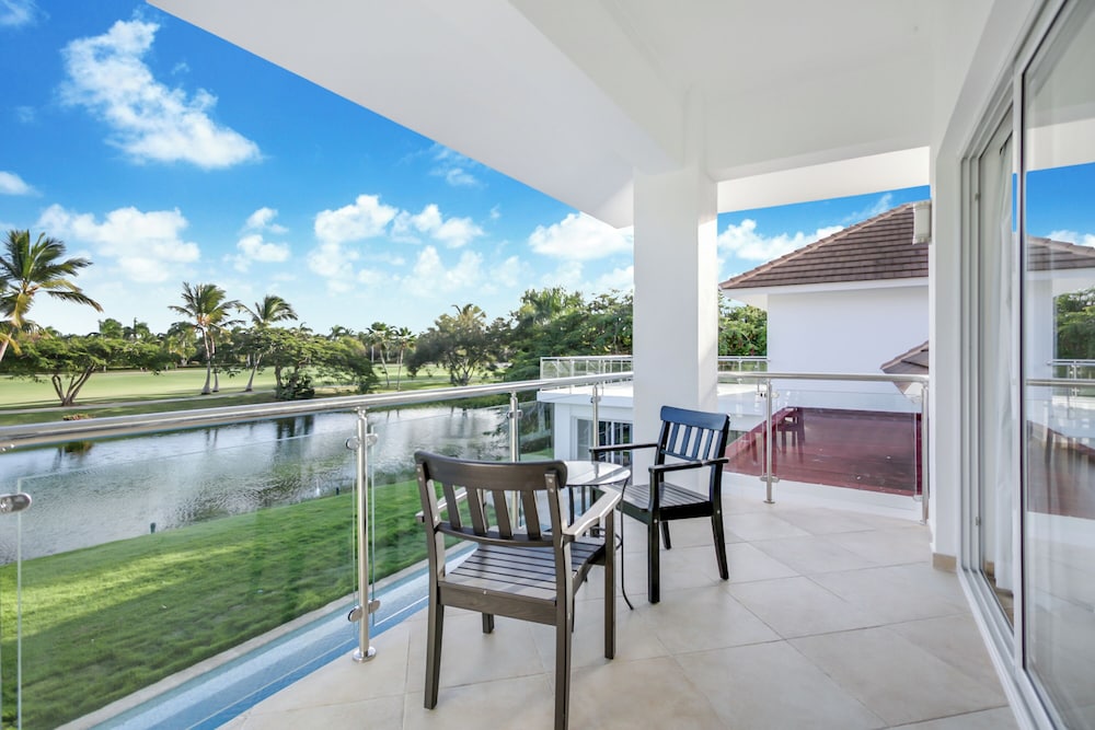 Lake View Cocotal Villa - Jacuzzi &Pool