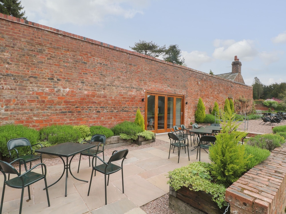 Lakeside Village Lodges & The Potting Shed