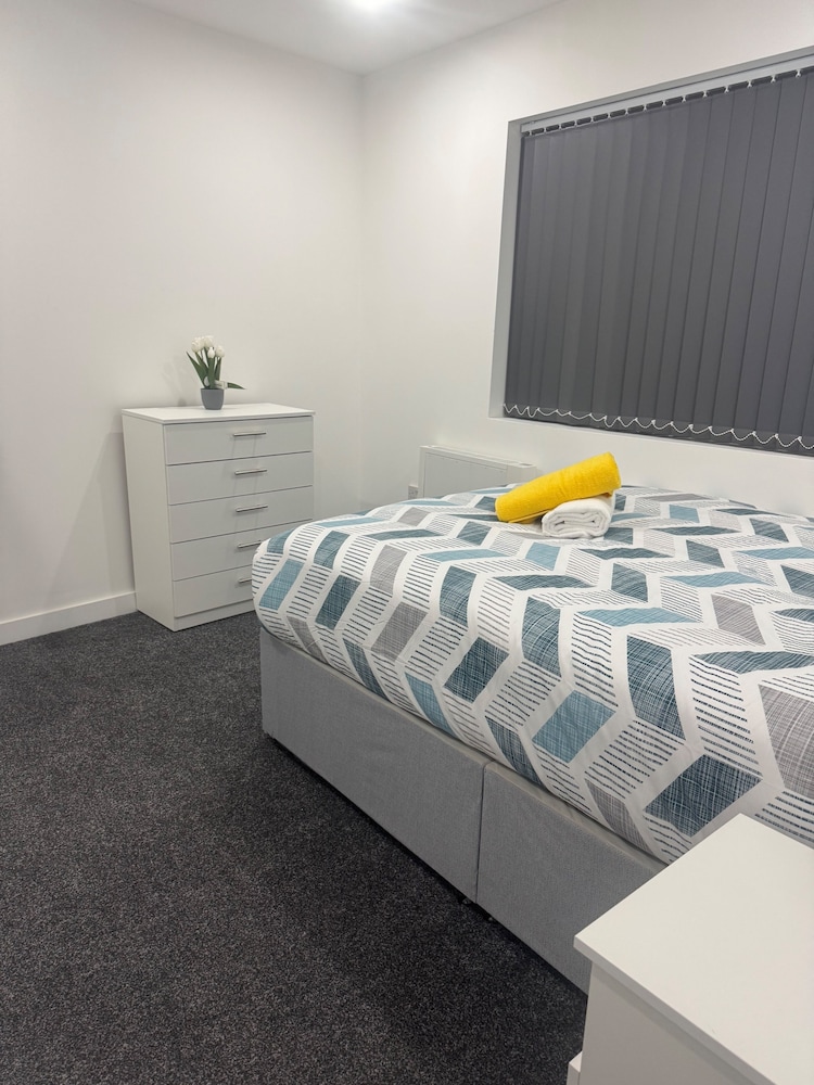 1 Bed Flat - Sleeps 2 - Parking - Wifi