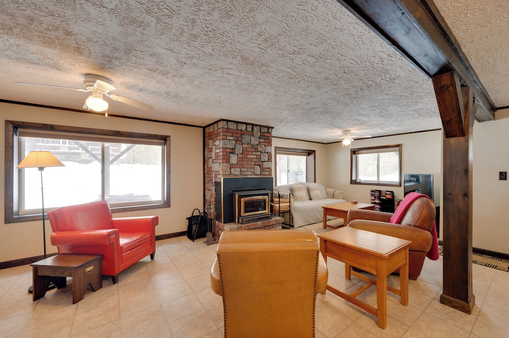 Hike & Ski: Cabin w/ Fireplace in Franconia!
