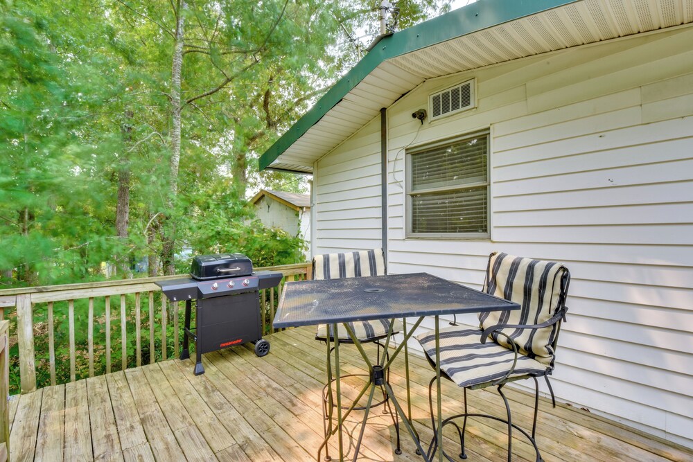 Waterfront Cabin w/ Private Dock on Lake Hartwell!