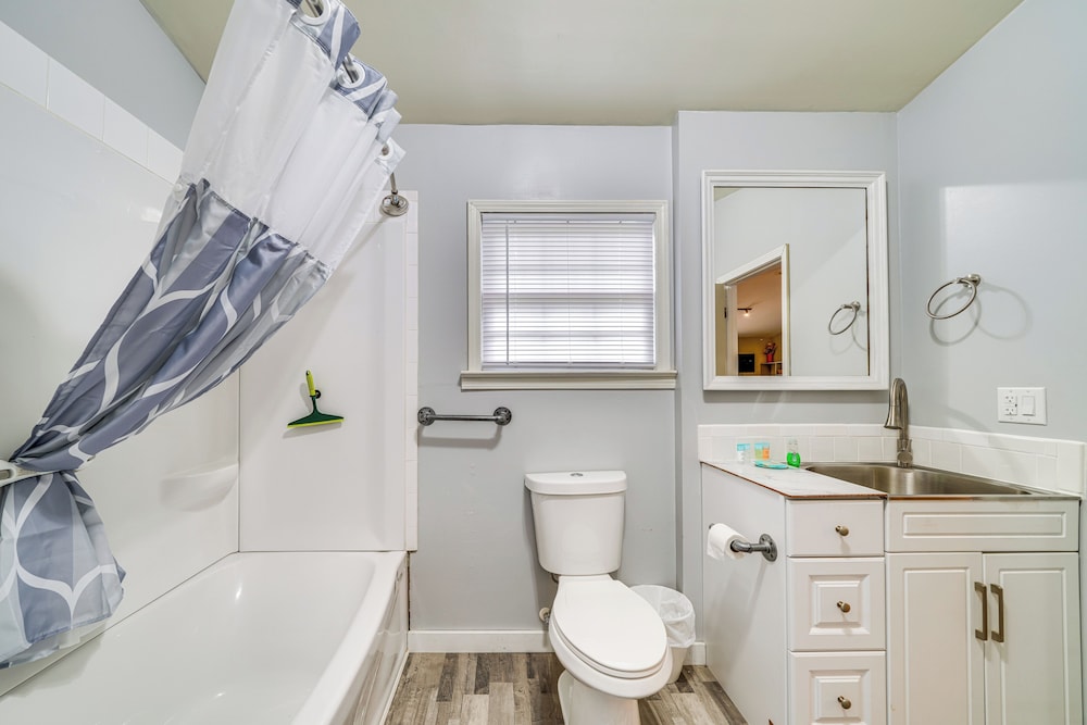 14 Mi to Dtwn Louisville: Holiday Vacation Home!