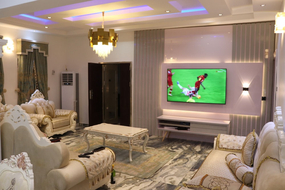 Luxurious 1 Duplex and 3 Flats Apartments, Ugbor Village RD, Benin City Nigeria