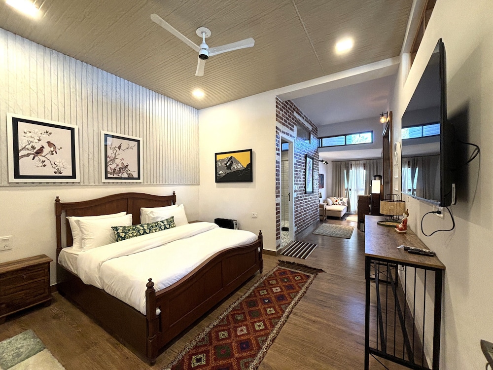 The Ridge House - A Villa Community