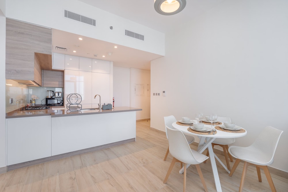 Sleek 1 Bedroom in Studio One With Great Amenities