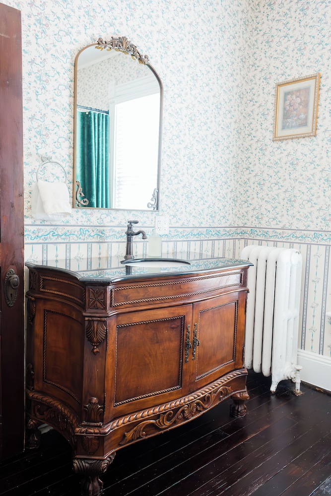 Blue Ridge Abbey Bed & Breakfast