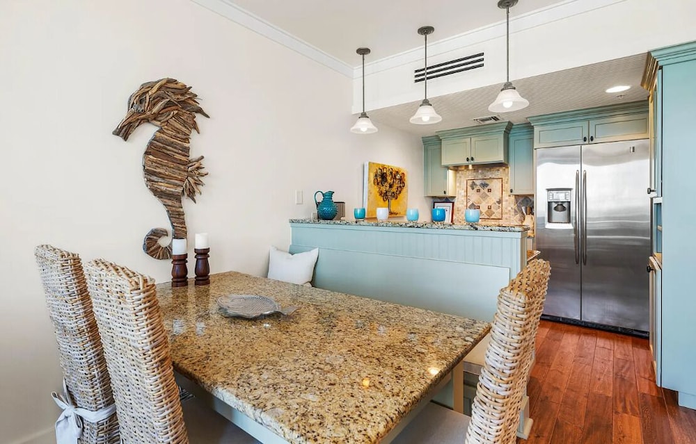 Six Palms 4A