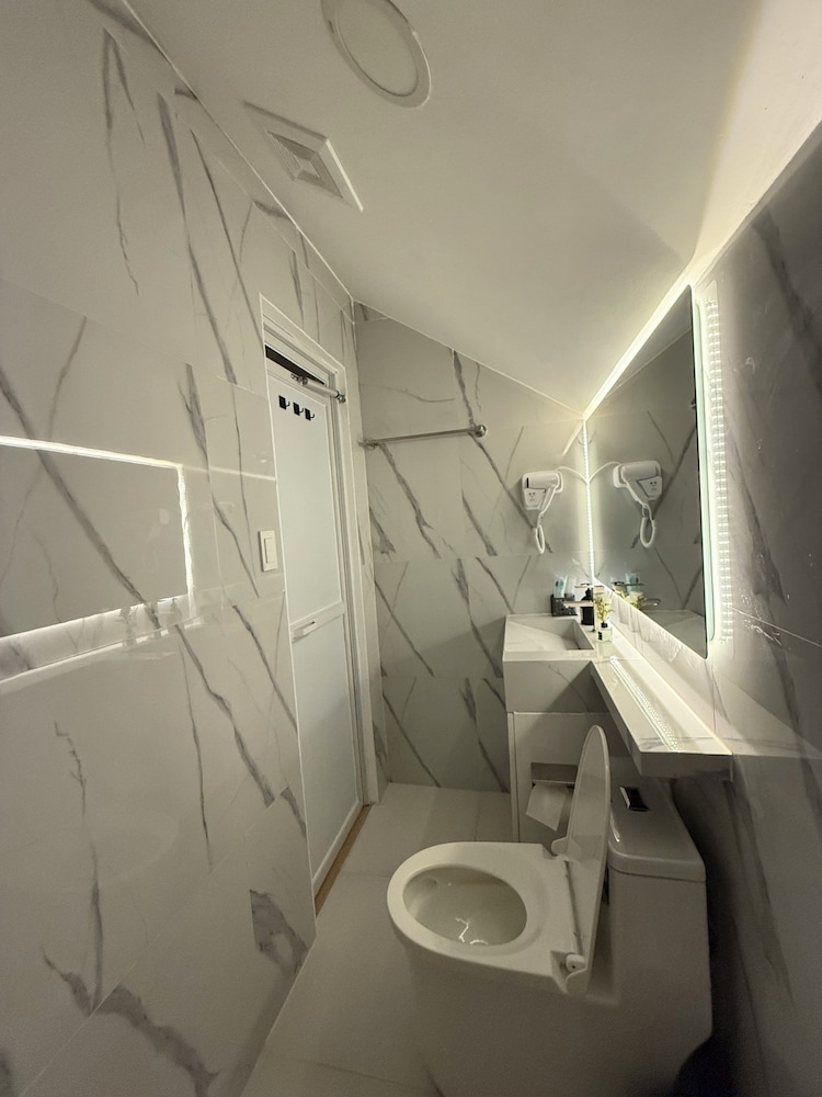 Kandi Suites 2BR with private Jacuzzi