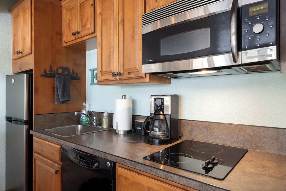 High Desert Retreat - For 4!