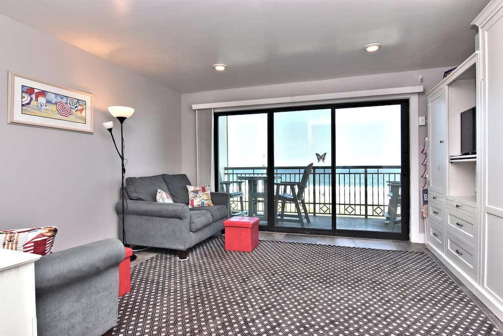 Edgewater House 213
