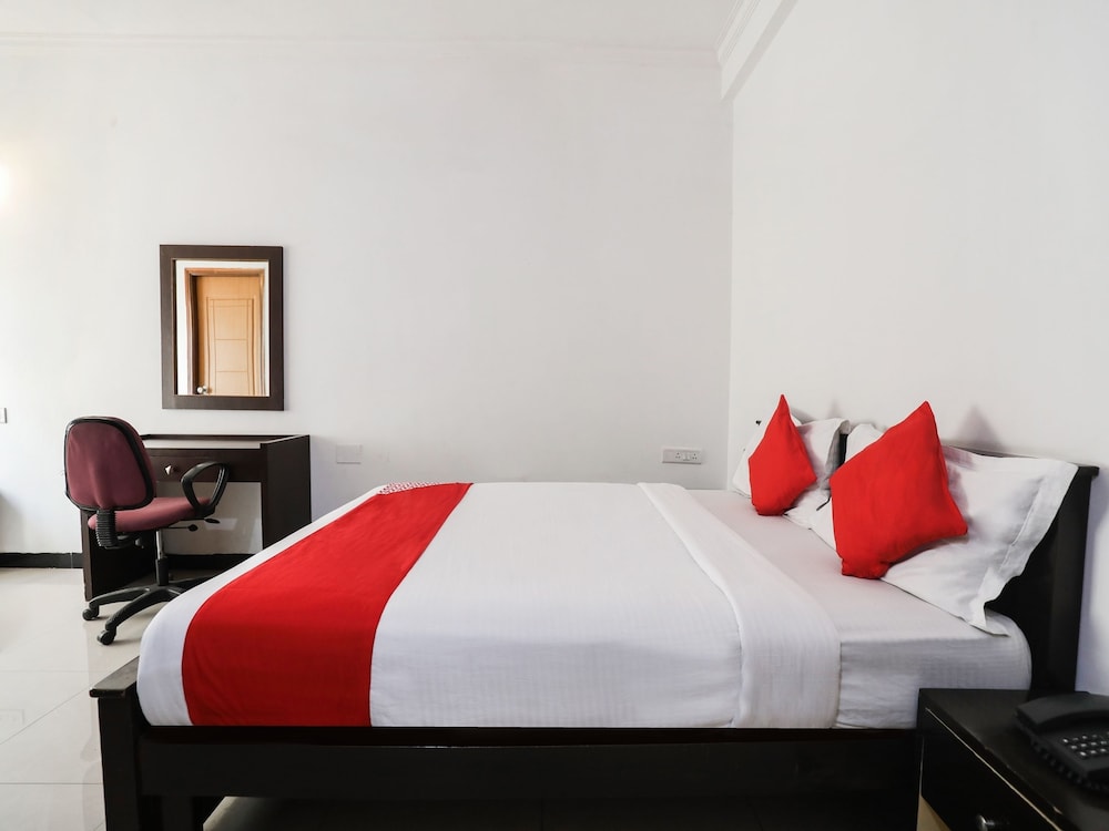 OYO 29638 Gmr 18 Hotel