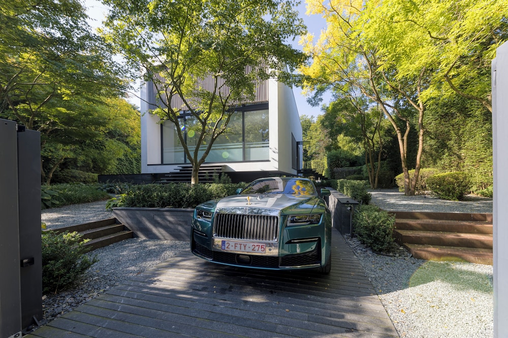 The Glass Manor