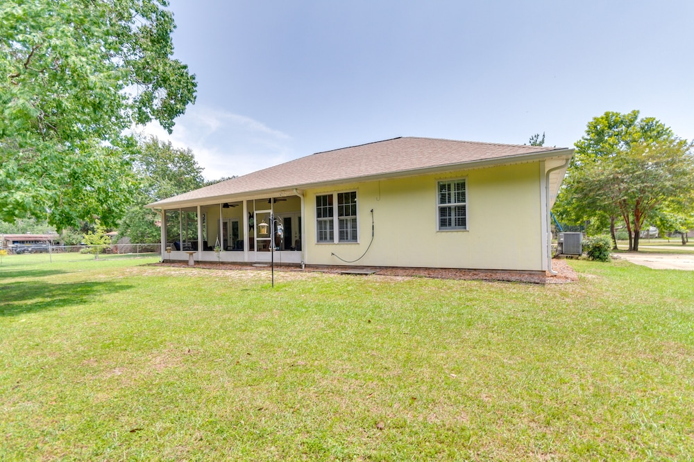 4 Mi to Beach: Navarre Retreat w/ Screened Porch! view 3