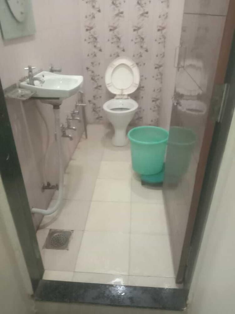 HOTEL CAPITAL