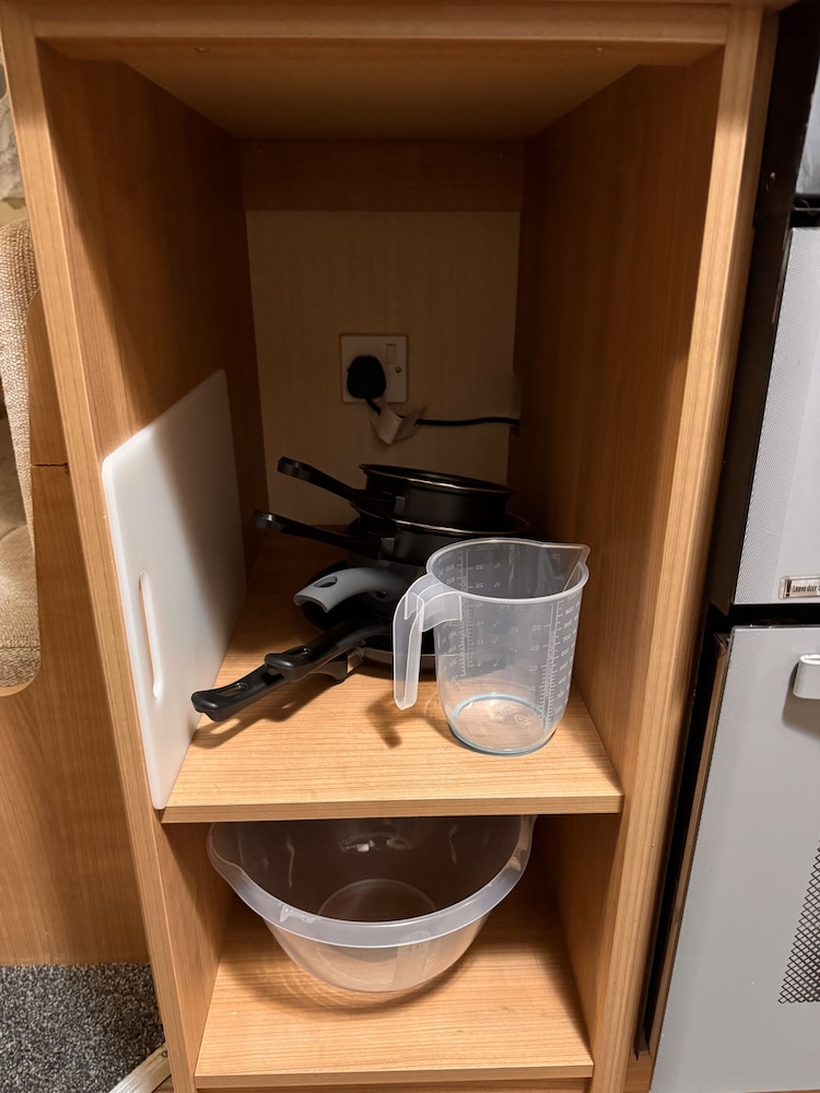 2 Bed Caravan - Sleeps 6 - Pet Friendly, Parking
