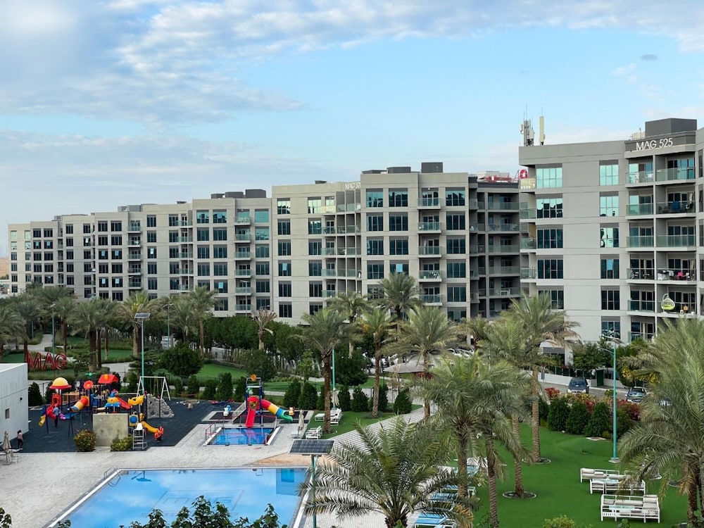 Deluxe 1BR in Dubai South
