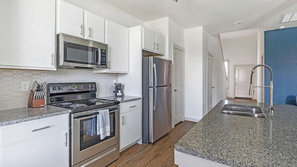 Landing Apartments Waller