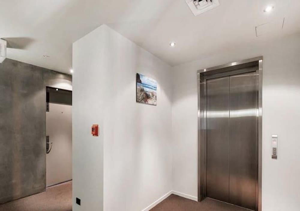Auckland CBD Modern 2 Bedroom Apartment view 5