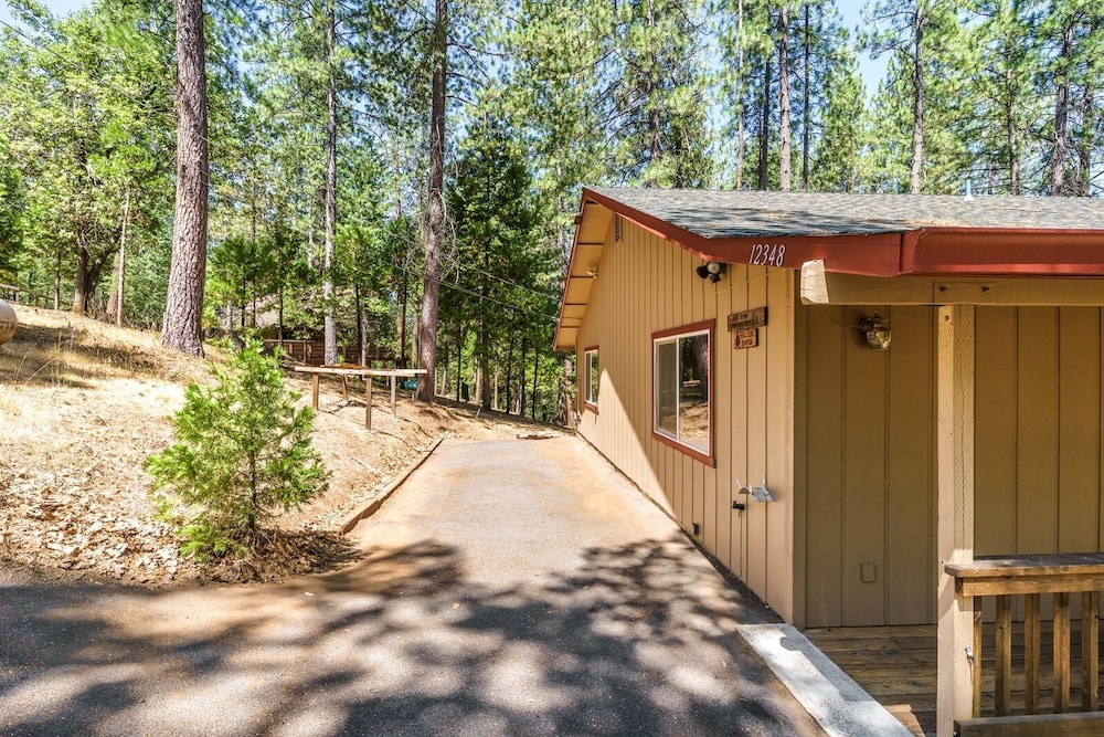 Hillside Haven -PET FRIENDLY!  Explore All Yosemite and Pine Mountain Lake has to Offer by Yosemite Region Resorts