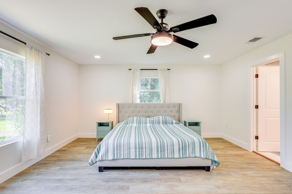 1 Mi to Dtwn San Antonio: Sleek Bungalow w/ Yard!