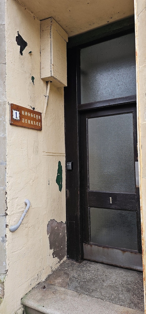Snug - Macushla Apartment