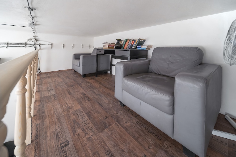 Hostel Orange