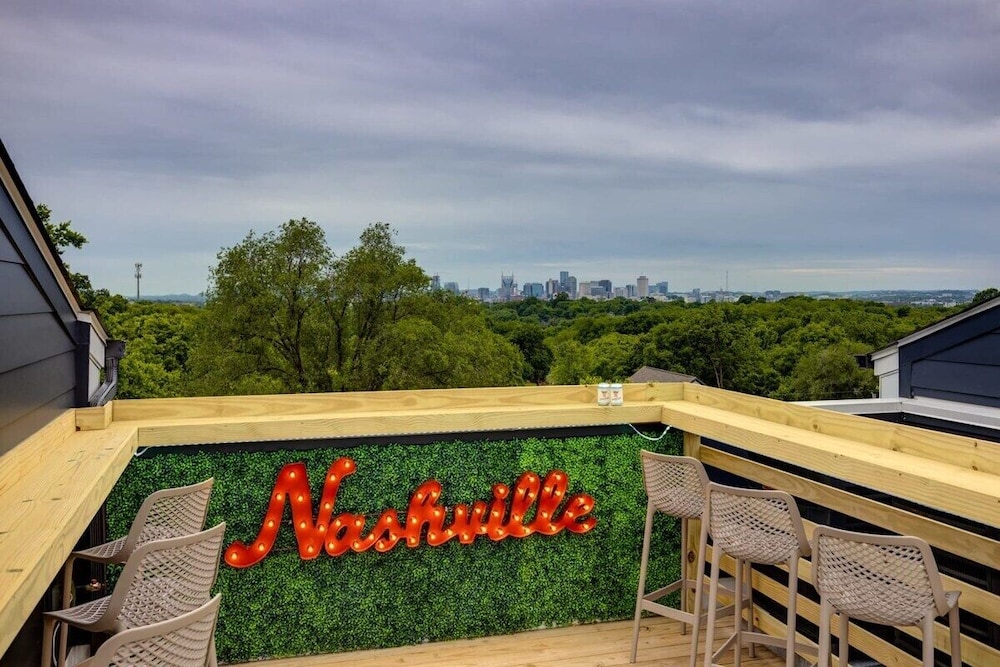 East Nash Oasis - 13 Beds - Going Fast